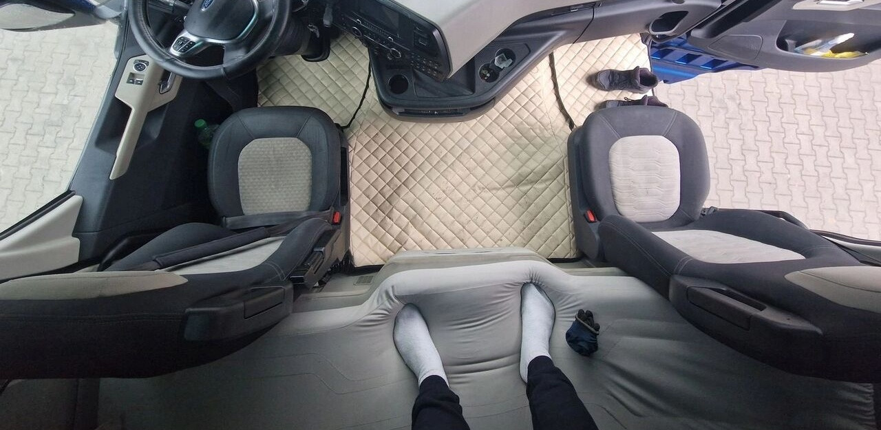 Ford KOMPLETNA F-MAX TRUCKS CARGO 500 for Ford FORD F-MAX TRUCKS CARGO 500 - Cabina: foto 3 Ford KOMPLETNA F-MAX TRUCKS CARGO 500 for Ford FORD F-MAX TRUCKS CARGO 500 - Cabina: foto 3