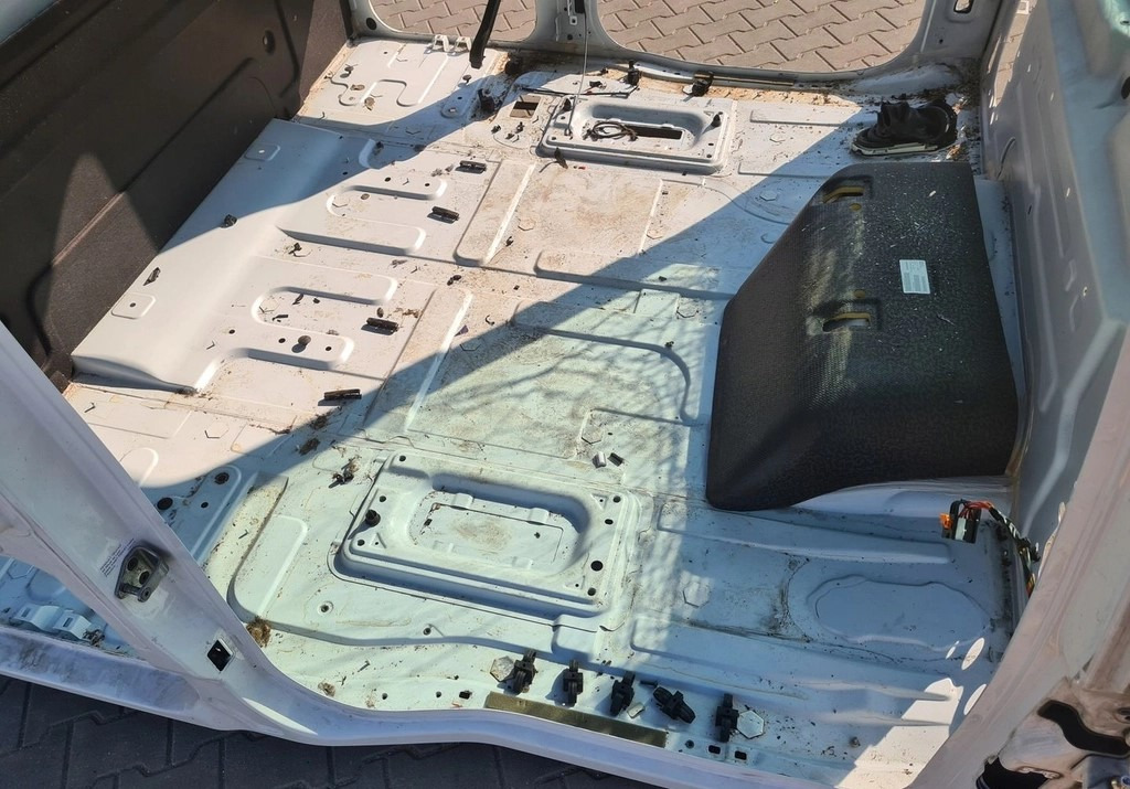 Cabina GOŁA SZKIELET POSZYCIE BLACHA RENAULT GAMA T HIGH WYSOKA KABINA - USZKODZONA: foto 13