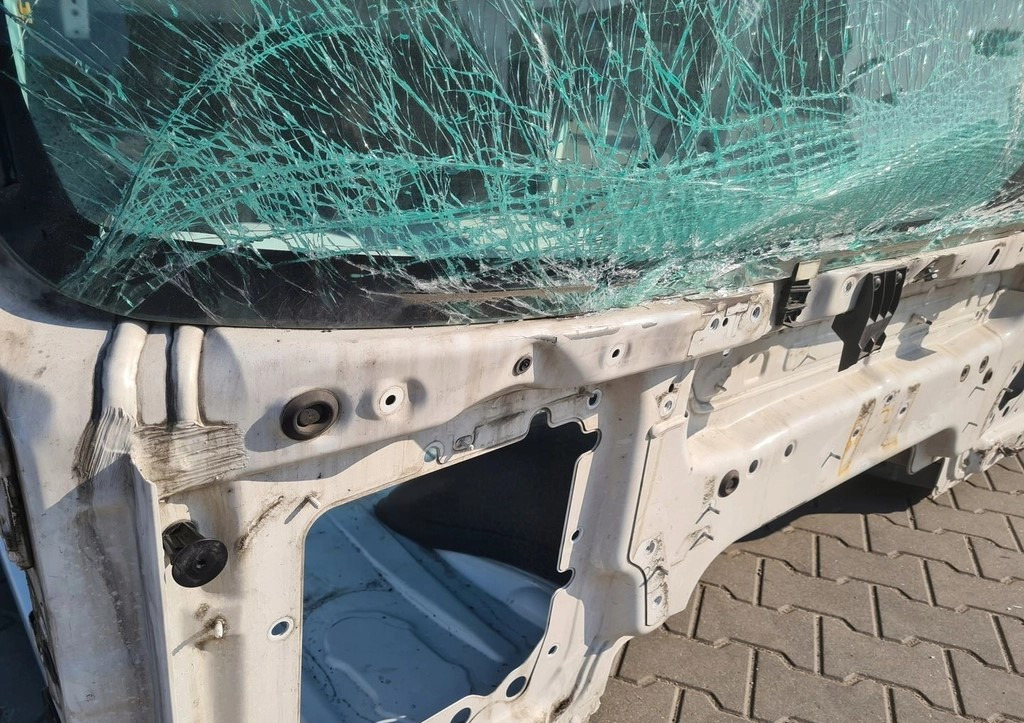 Cabina GOŁA SZKIELET POSZYCIE BLACHA RENAULT GAMA T HIGH WYSOKA KABINA - USZKODZONA: foto 10