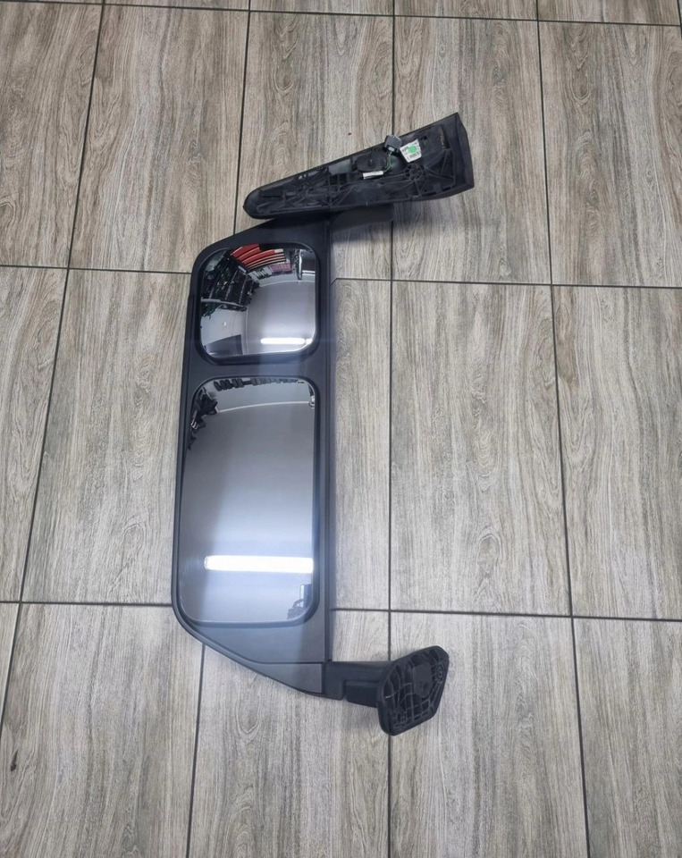 KOMPLETNE PRAWE FORD F-MAX TRUCKS EURO 6 - Espejo retrovisor: foto 1 KOMPLETNE PRAWE FORD F-MAX TRUCKS EURO 6 - Espejo retrovisor: foto 1