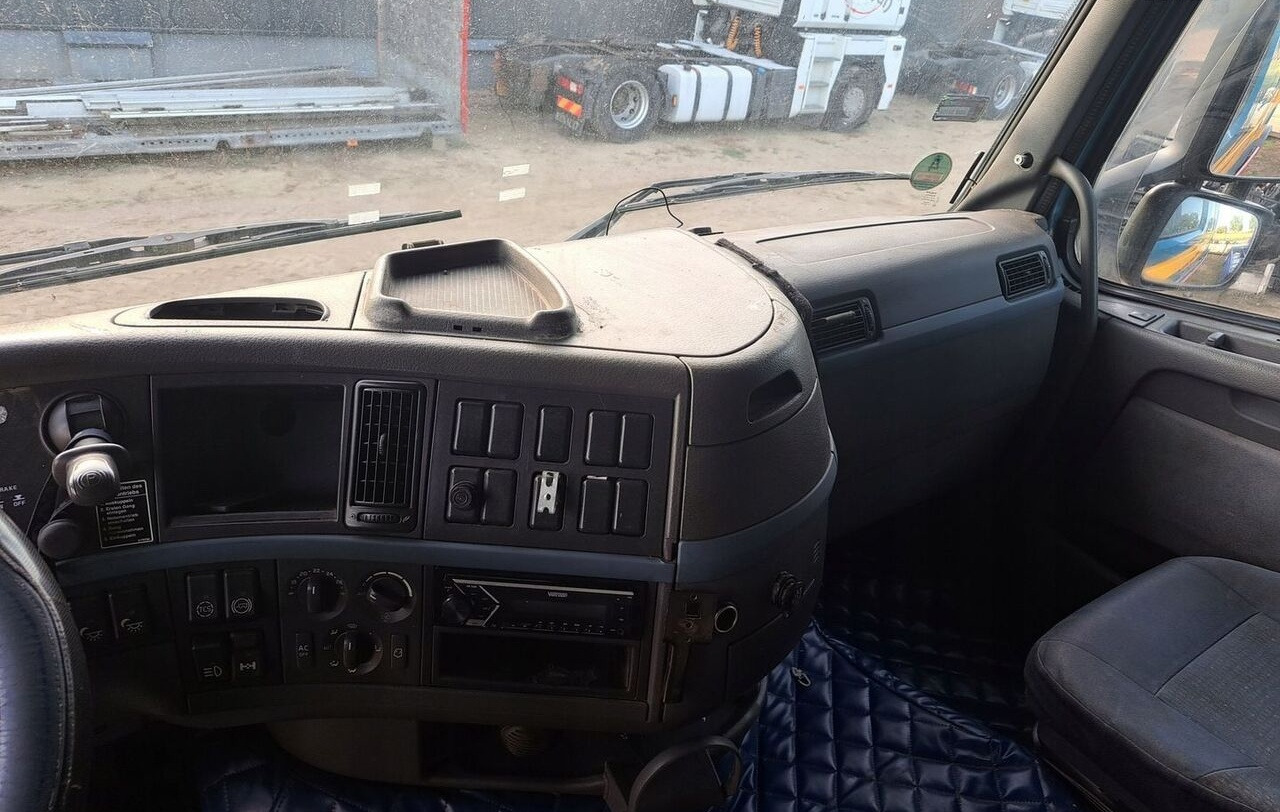 KONSOLA KOMPLETNA KOKPIT DESKA VOLVO FH 12 13 - Salpicadero para Camión: foto 2 KONSOLA KOMPLETNA KOKPIT DESKA VOLVO FH 12 13 - Salpicadero para Camión: foto 2