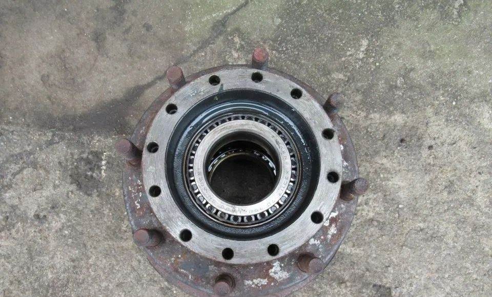 PIASTA KOMPLETNA TYŁ RENAULT MIDLUM DXI VOLVO FL 19.5 - Cubo para Camión: foto 1 PIASTA KOMPLETNA TYŁ RENAULT MIDLUM DXI VOLVO FL 19.5 - Cubo para Camión: foto 1