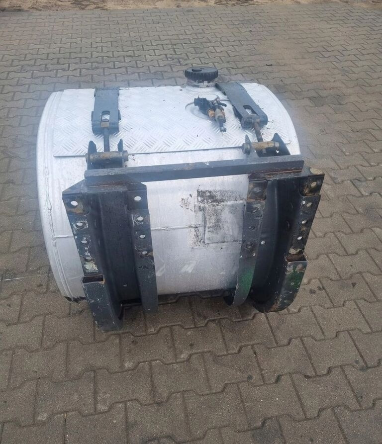 Renault PREMIUM MAGNUM DXI VOLVO FH FM 9 12 13 16 4 80 X 70. Renault RENAULT PREMIUM MAGNUM DXI VOLVO FH FM 9 12 13 16 4 - Depósito de combustible para Camión: foto 1 Renault PREMIUM MAGNUM DXI VOLVO FH FM 9 12 13 16 4 80 X 70. Renault RENAULT PREMIUM MAGNUM DXI VOLVO FH FM 9 12 13 16 4 - Depósito de combustible para Camión: foto 1