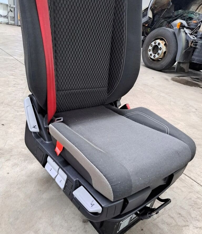 Renault SIEDZENIE PASAŻERA Renault RANGE GAMA T C K - Asiento para Camión: foto 5 Renault SIEDZENIE PASAŻERA Renault RANGE GAMA T C K - Asiento para Camión: foto 5