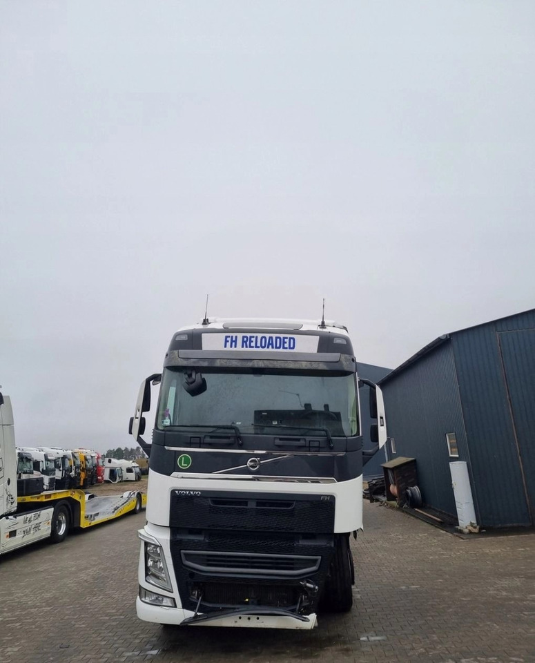 VOLVO KOMPLETNA VOLVO FH 4 EURO 6 GLOBETROTTER - Cabina: foto 3 VOLVO KOMPLETNA VOLVO FH 4 EURO 6 GLOBETROTTER - Cabina: foto 3