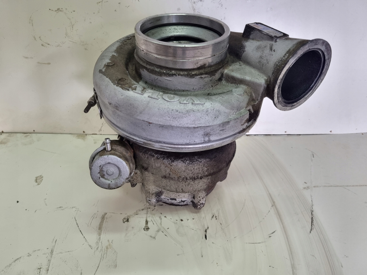 VOLVO TURBINA TURBOSPRĘŻARKA VOLVO FH 16 D16E 20738574 - Turbocompresor para Camión: foto 1 VOLVO TURBINA TURBOSPRĘŻARKA VOLVO FH 16 D16E 20738574 - Turbocompresor para Camión: foto 1