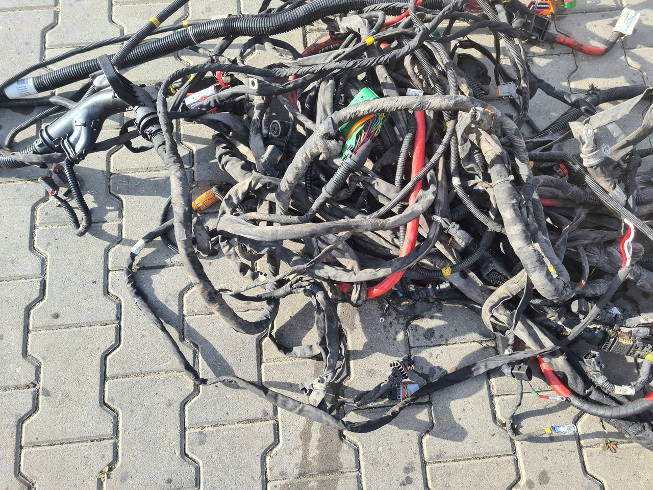 VOLVO WIĄZKA INSTALACJA RAMY VOLVO FH 5 I-SAVE 4x2 2022 ROK - Cables/ Alambres para Camión: foto 5 VOLVO WIĄZKA INSTALACJA RAMY VOLVO FH 5 I-SAVE 4x2 2022 ROK - Cables/ Alambres para Camión: foto 5