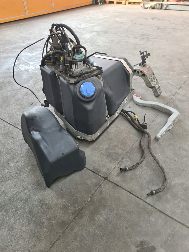 VOLVO ZBIORNIK POMPA WIĄZKA ADBLUE KOMPLET RENAULT GAMA T VOLVO FH 4 FM 4 - Depósito de AdBlue: foto 1 VOLVO ZBIORNIK POMPA WIĄZKA ADBLUE KOMPLET RENAULT GAMA T VOLVO FH 4 FM 4 - Depósito de AdBlue: foto 1