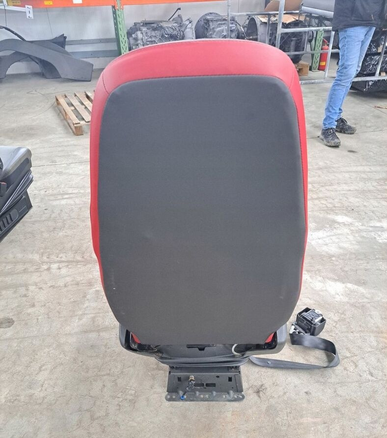 Volvo FOTEL PASAŻERA PRAWY VOLVO FH 4 FM 4 - Asiento para Camión: foto 5 Volvo FOTEL PASAŻERA PRAWY VOLVO FH 4 FM 4 - Asiento para Camión: foto 5