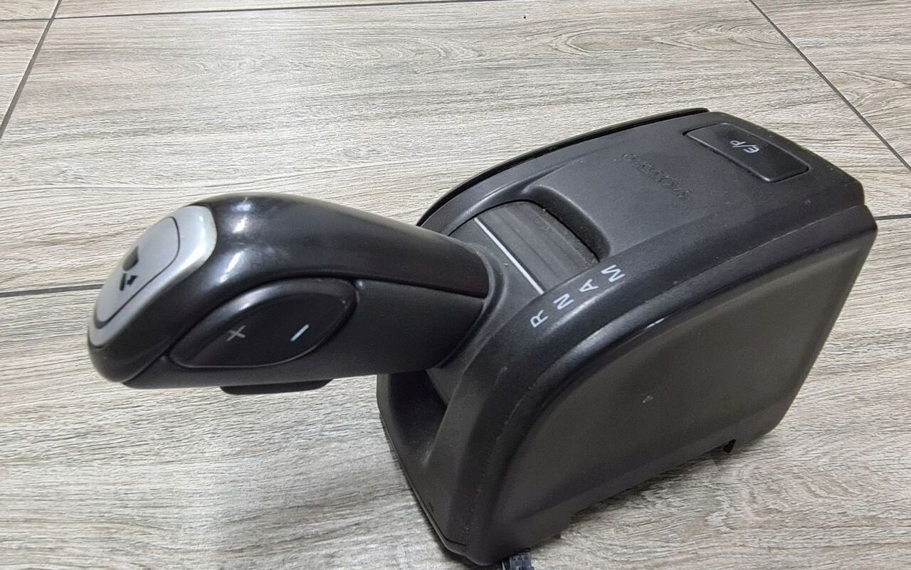 Volvo JOYSTICK ZMIANY BIEGÓW GAŁKA LEWAREK VOLVO FH FM 4 22230455 - Palanca de cambio para Camión: foto 4 Volvo JOYSTICK ZMIANY BIEGÓW GAŁKA LEWAREK VOLVO FH FM 4 22230455 - Palanca de cambio para Camión: foto 4