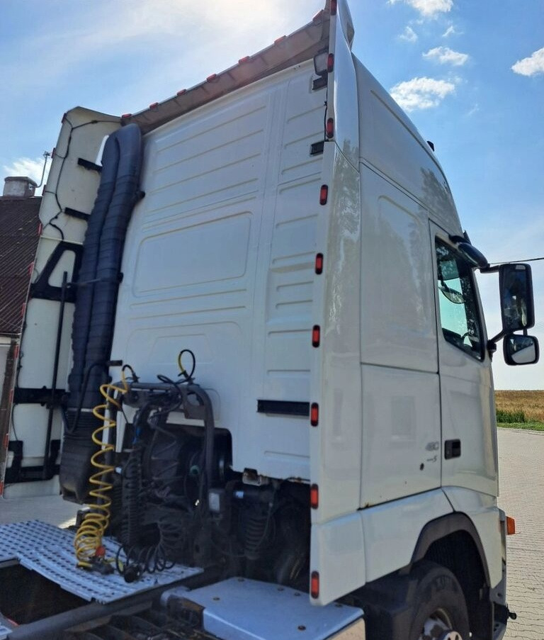 Volvo KOMPLETNA FH 12 13 XL WYSOKA AUTOMAT Volvo Wersja Europejska - Cabina para Camión: foto 4 Volvo KOMPLETNA FH 12 13 XL WYSOKA AUTOMAT Volvo Wersja Europejska - Cabina para Camión: foto 4