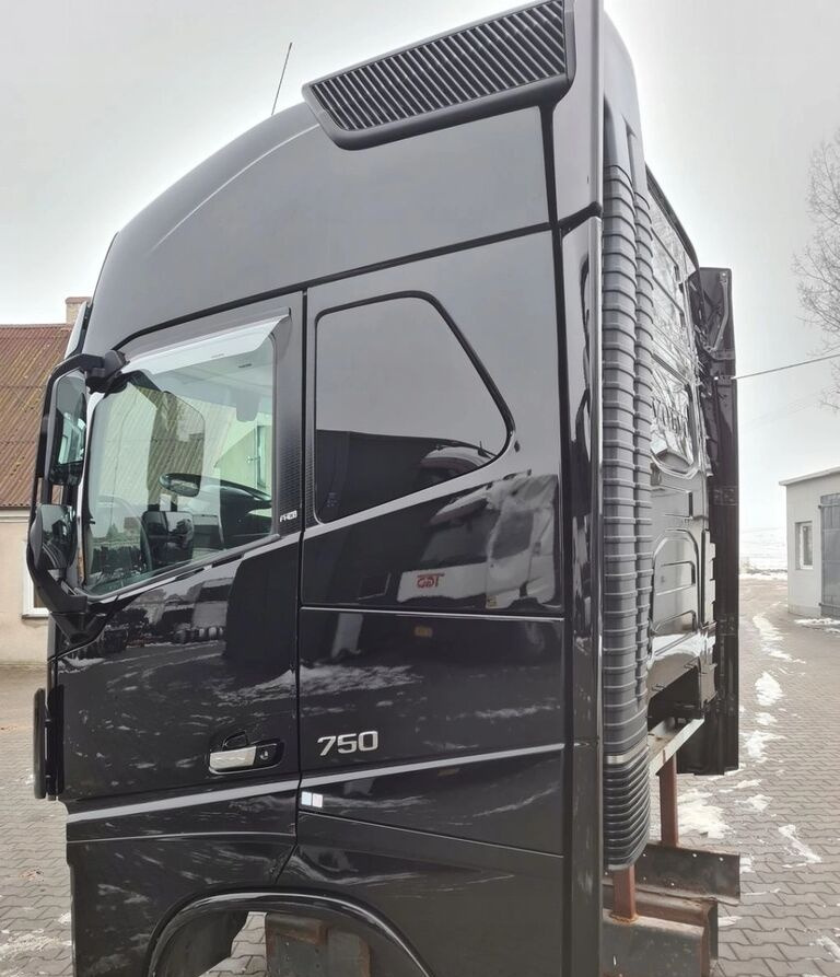 Volvo KOMPLETNA FH 16 750 EURO 6 GLOBETROTTER 2018 ROK Volvo VOLVO FH 16 750 EURO 6 GLOBETROTTER 2018 ROK - Cabina para Camión: foto 3 Volvo KOMPLETNA FH 16 750 EURO 6 GLOBETROTTER 2018 ROK Volvo VOLVO FH 16 750 EURO 6 GLOBETROTTER 2018 ROK - Cabina para Camión: foto 3
