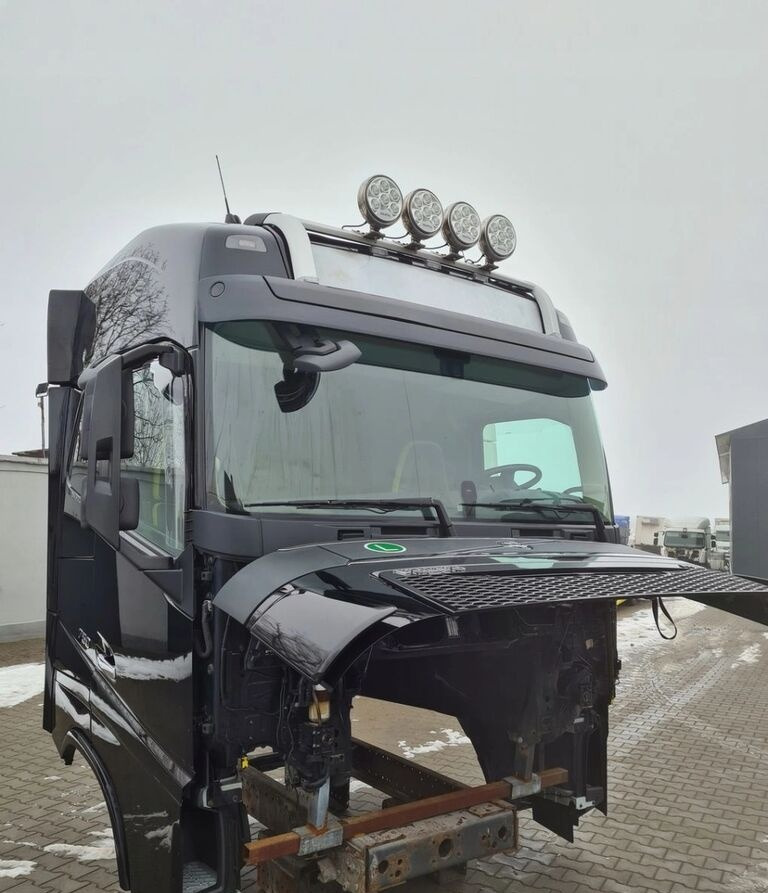 Volvo KOMPLETNA FH 16 750 EURO 6 GLOBETROTTER 2018 ROK Volvo VOLVO FH 16 750 EURO 6 GLOBETROTTER 2018 ROK - Cabina para Camión: foto 2 Volvo KOMPLETNA FH 16 750 EURO 6 GLOBETROTTER 2018 ROK Volvo VOLVO FH 16 750 EURO 6 GLOBETROTTER 2018 ROK - Cabina para Camión: foto 2