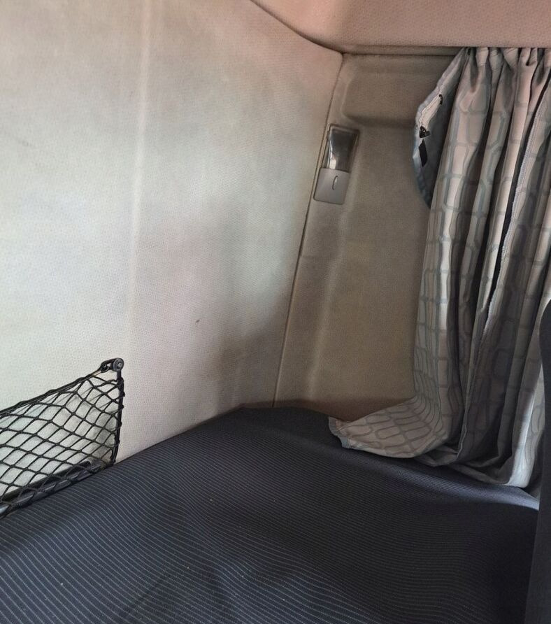 Volvo ŁÓŻKO DOLNE MATERAC STELAŻ VOLVO FE KOMPLETNE - Asiento para Camión: foto 4 Volvo ŁÓŻKO DOLNE MATERAC STELAŻ VOLVO FE KOMPLETNE - Asiento para Camión: foto 4