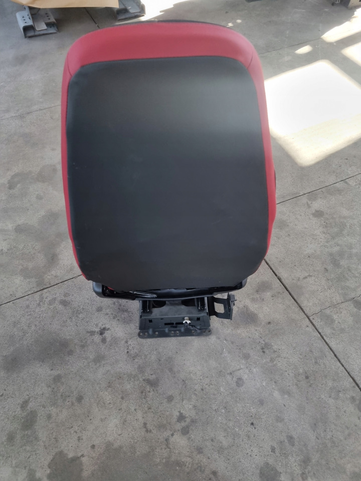 Volvo PNEUMATYCZNY KIEROWCY LEWY FH 4 FM 4 MANUAL Volvo FOTEL PNEUMATYCZNY KIEROWCY LEWY VOLVO FH 4 FM 4 MANUAL - Asiento para Camión: foto 3 Volvo PNEUMATYCZNY KIEROWCY LEWY FH 4 FM 4 MANUAL Volvo FOTEL PNEUMATYCZNY KIEROWCY LEWY VOLVO FH 4 FM 4 MANUAL - Asiento para Camión: foto 3