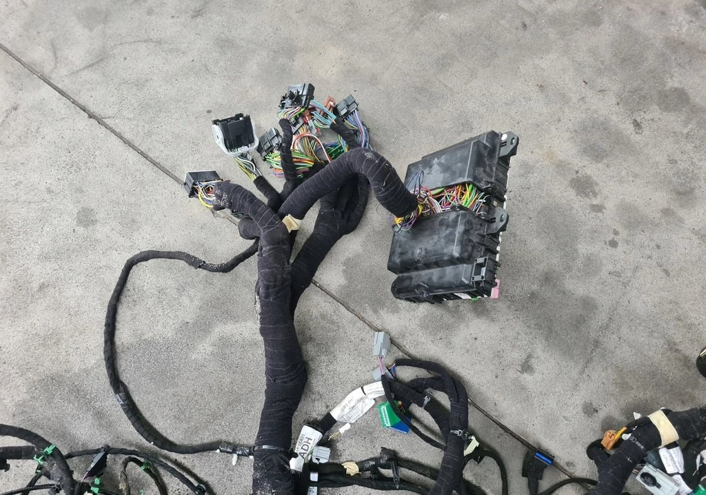 WIĄZKA INSTALACJA KABINY KONSOLI DESKI ROZDZIELCZEJ FORD F-MAX 500 TRUCKS - Cables/ Alambres: foto 4 WIĄZKA INSTALACJA KABINY KONSOLI DESKI ROZDZIELCZEJ FORD F-MAX 500 TRUCKS - Cables/ Alambres: foto 4