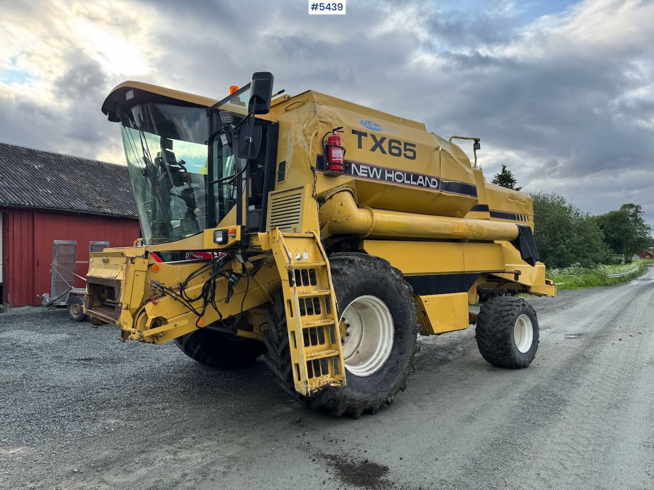 1995 New Holland TX65 m/ 20 fot skjærebord og henger - Cosechadora de granos: foto 1 1995 New Holland TX65 m/ 20 fot skjærebord og henger - Cosechadora de granos: foto 1