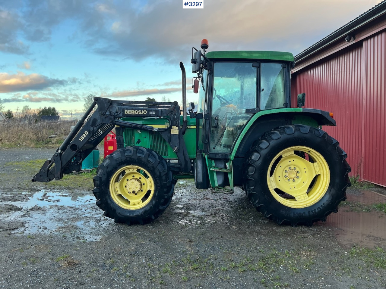 Tractor 1999 John Deere 6210 SE with Front Loader: foto 22