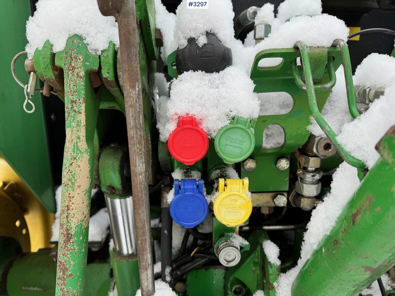 Tractor 1999 John Deere 6210 SE with Front Loader: foto 18