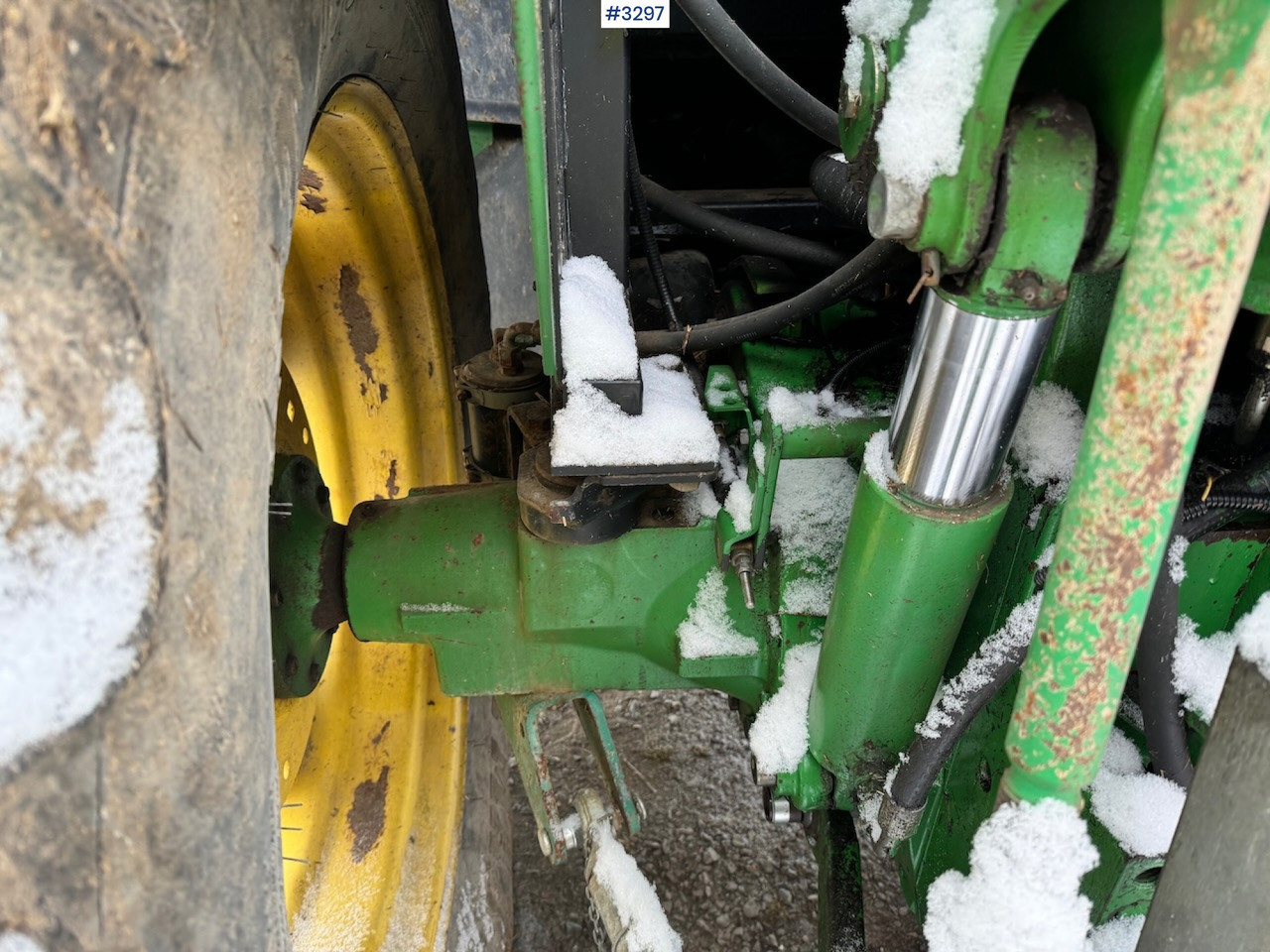 Tractor 1999 John Deere 6210 SE with Front Loader: foto 21