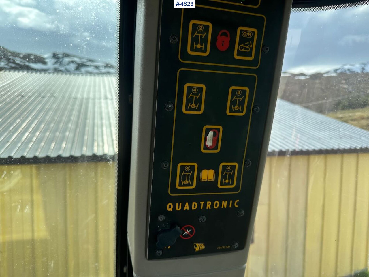 Leasing para  2000 JCB Fastrac 4x4 tractor w/ loader, 2 new tires, gravel bucket or snow bucket. WATCH VIDEO. 2000 JCB Fastrac 4x4 tractor w/ loader, 2 new tires, gravel bucket or snow bucket. WATCH VIDEO.: foto 38