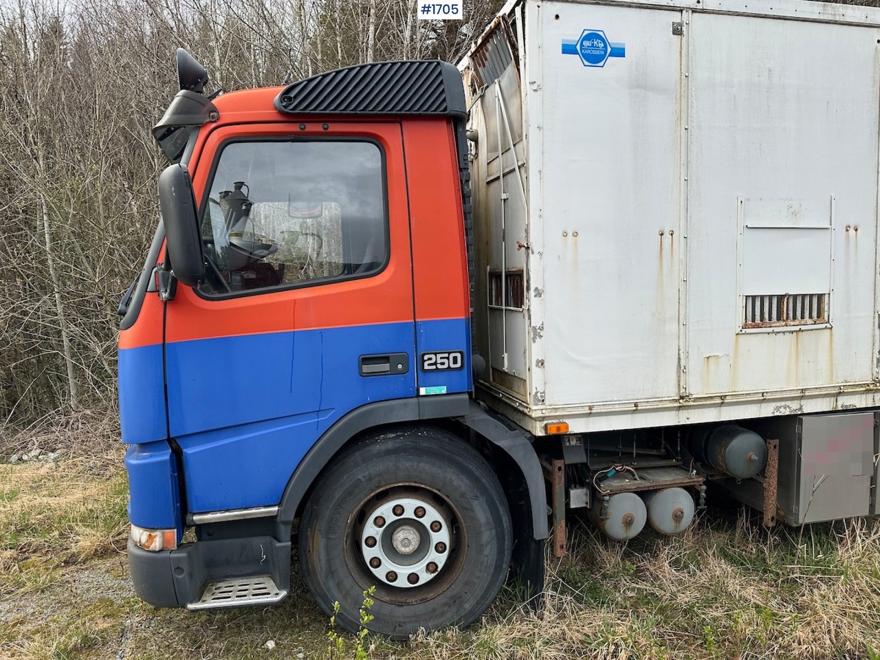 2000 Volvo 250 4x2 reparasjonsobjekt - Camión caja cerrada: foto 4 2000 Volvo 250 4x2 reparasjonsobjekt - Camión caja cerrada: foto 4