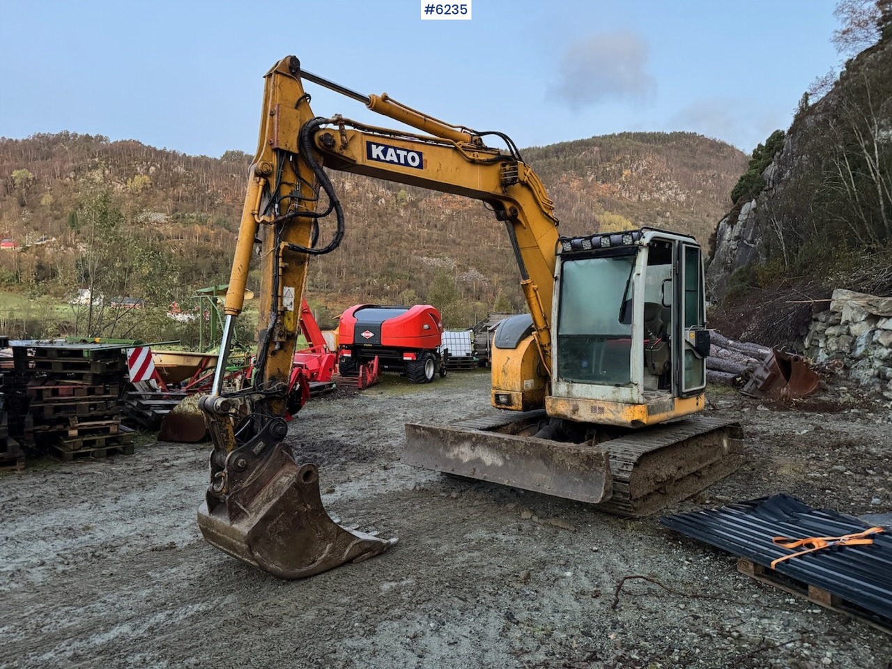 2004 Kato HD 308 US w/ 5 drawers, pincher, rake and spike hammer. - Excavadora: foto 1 2004 Kato HD 308 US w/ 5 drawers, pincher, rake and spike hammer. - Excavadora: foto 1
