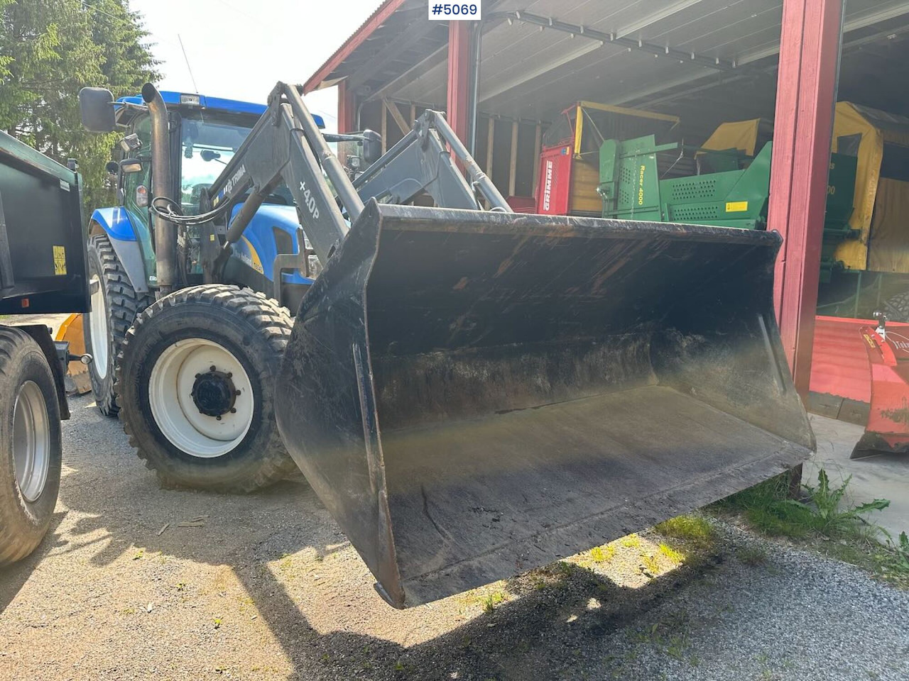 2009 New Holland T6040 SS w/ Trima front loader - Tractor: foto 5 2009 New Holland T6040 SS w/ Trima front loader - Tractor: foto 5