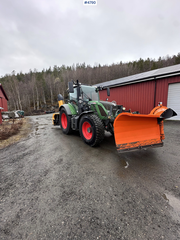 2014 Fendt 514 Vario 4x4 w/ front loader, folding plow, snow blower and sand spreader - Tractor: foto 2 2014 Fendt 514 Vario 4x4 w/ front loader, folding plow, snow blower and sand spreader - Tractor: foto 2