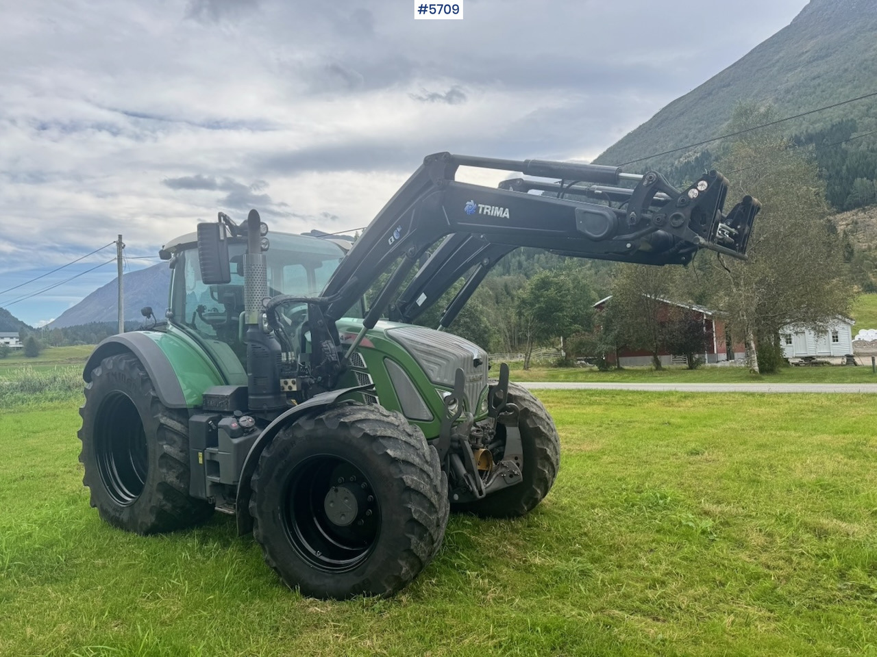 Tractor 2017 Fendt 724 Vario w/ GPS, Front PTO, Loader and hydraulics.: foto 9 Tractor 2017 Fendt 724 Vario w/ GPS, Front PTO, Loader and hydraulics.: foto 9
