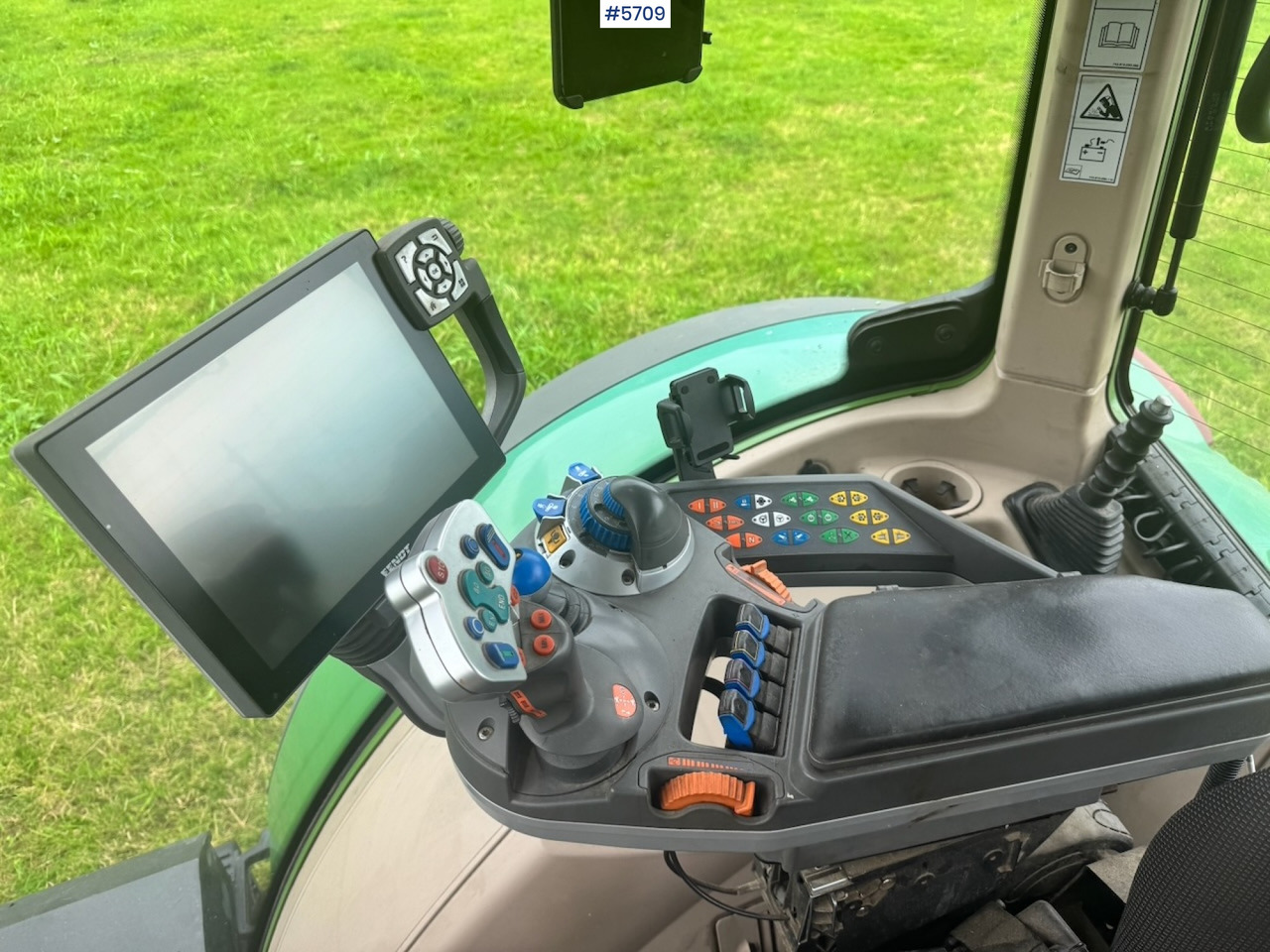 Tractor 2017 Fendt 724 Vario w/ GPS, Front PTO, Loader and hydraulics.: foto 32 Tractor 2017 Fendt 724 Vario w/ GPS, Front PTO, Loader and hydraulics.: foto 32