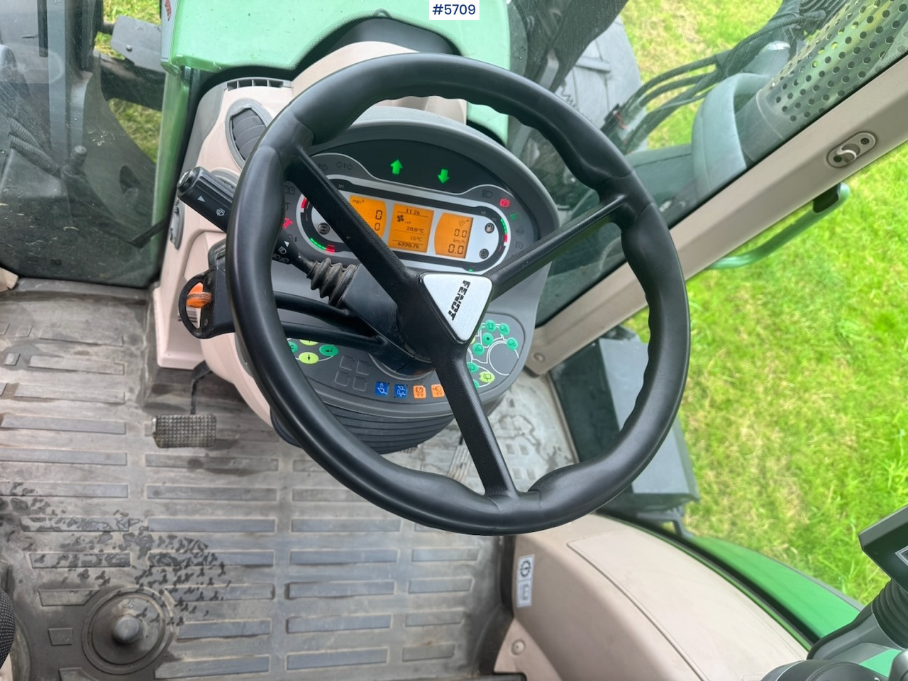 Tractor 2017 Fendt 724 Vario w/ GPS, Front PTO, Loader and hydraulics.: foto 36 Tractor 2017 Fendt 724 Vario w/ GPS, Front PTO, Loader and hydraulics.: foto 36