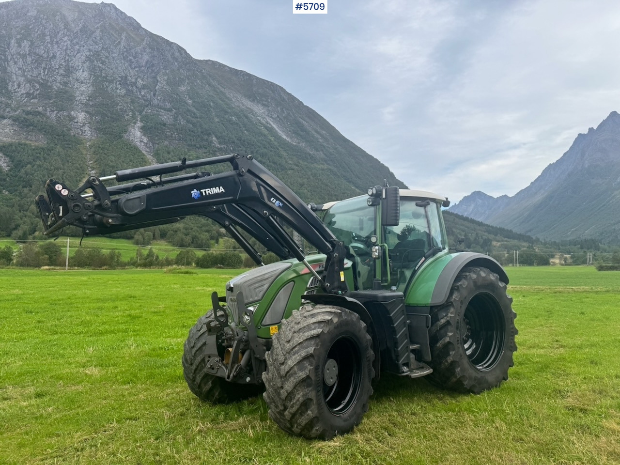 Tractor 2017 Fendt 724 Vario w/ GPS, Front PTO, Loader and hydraulics.: foto 12 Tractor 2017 Fendt 724 Vario w/ GPS, Front PTO, Loader and hydraulics.: foto 12
