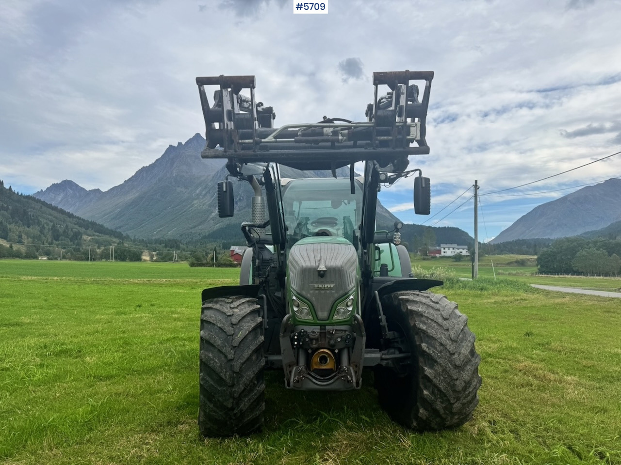 Tractor 2017 Fendt 724 Vario w/ GPS, Front PTO, Loader and hydraulics.: foto 10 Tractor 2017 Fendt 724 Vario w/ GPS, Front PTO, Loader and hydraulics.: foto 10