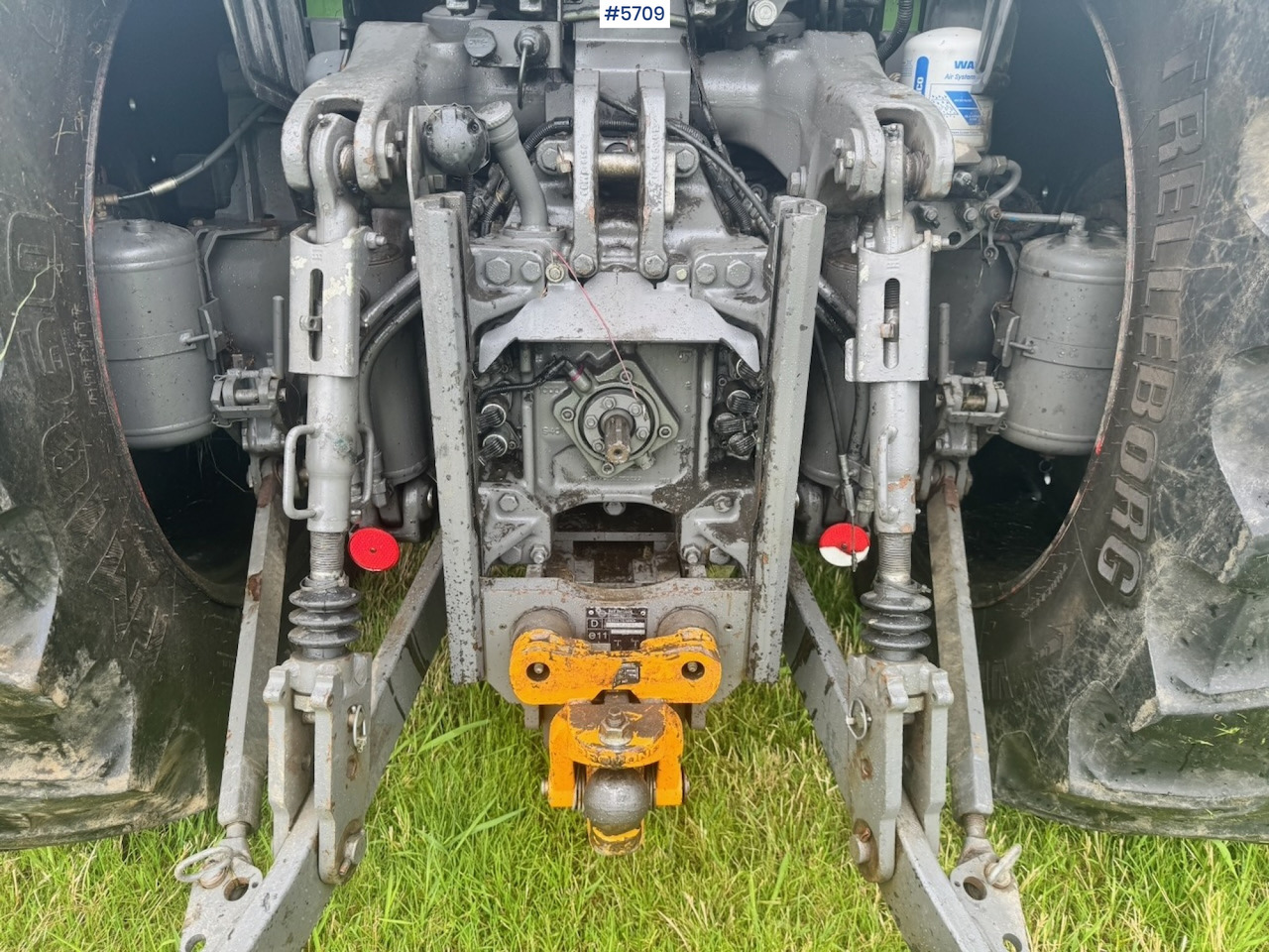 Tractor 2017 Fendt 724 Vario w/ GPS, Front PTO, Loader and hydraulics.: foto 29 Tractor 2017 Fendt 724 Vario w/ GPS, Front PTO, Loader and hydraulics.: foto 29