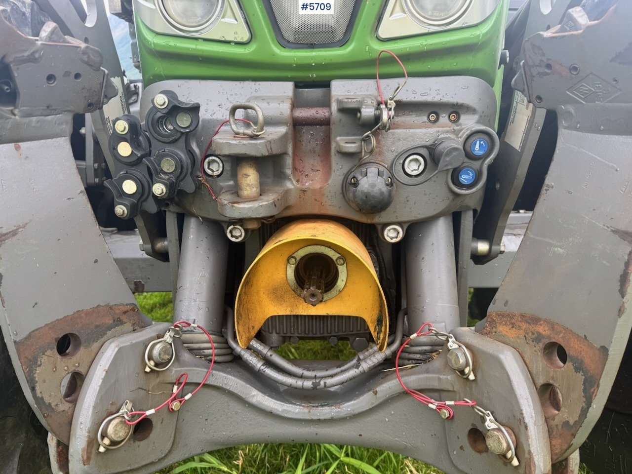 Tractor 2017 Fendt 724 Vario w/ GPS, Front PTO, Loader and hydraulics.: foto 14 Tractor 2017 Fendt 724 Vario w/ GPS, Front PTO, Loader and hydraulics.: foto 14