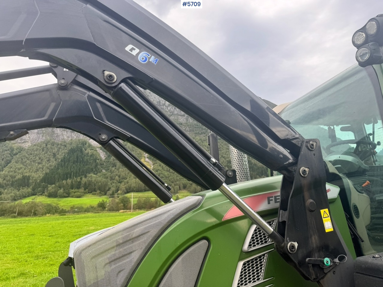 Tractor 2017 Fendt 724 Vario w/ GPS, Front PTO, Loader and hydraulics.: foto 24 Tractor 2017 Fendt 724 Vario w/ GPS, Front PTO, Loader and hydraulics.: foto 24