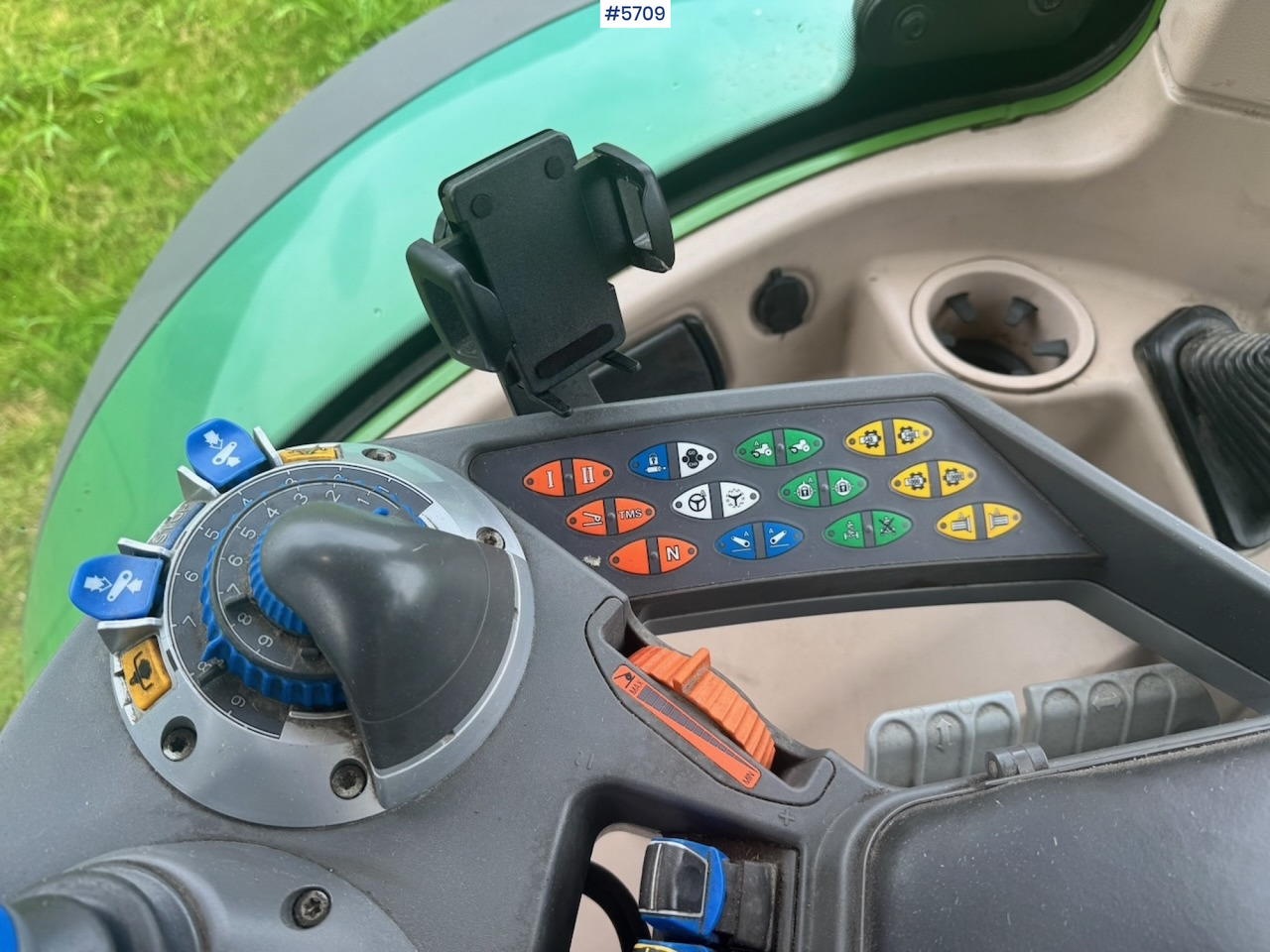 Tractor 2017 Fendt 724 Vario w/ GPS, Front PTO, Loader and hydraulics.: foto 34 Tractor 2017 Fendt 724 Vario w/ GPS, Front PTO, Loader and hydraulics.: foto 34