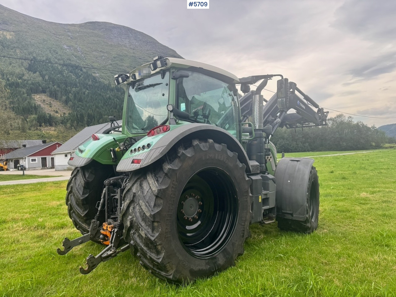 Tractor 2017 Fendt 724 Vario w/ GPS, Front PTO, Loader and hydraulics.: foto 7 Tractor 2017 Fendt 724 Vario w/ GPS, Front PTO, Loader and hydraulics.: foto 7