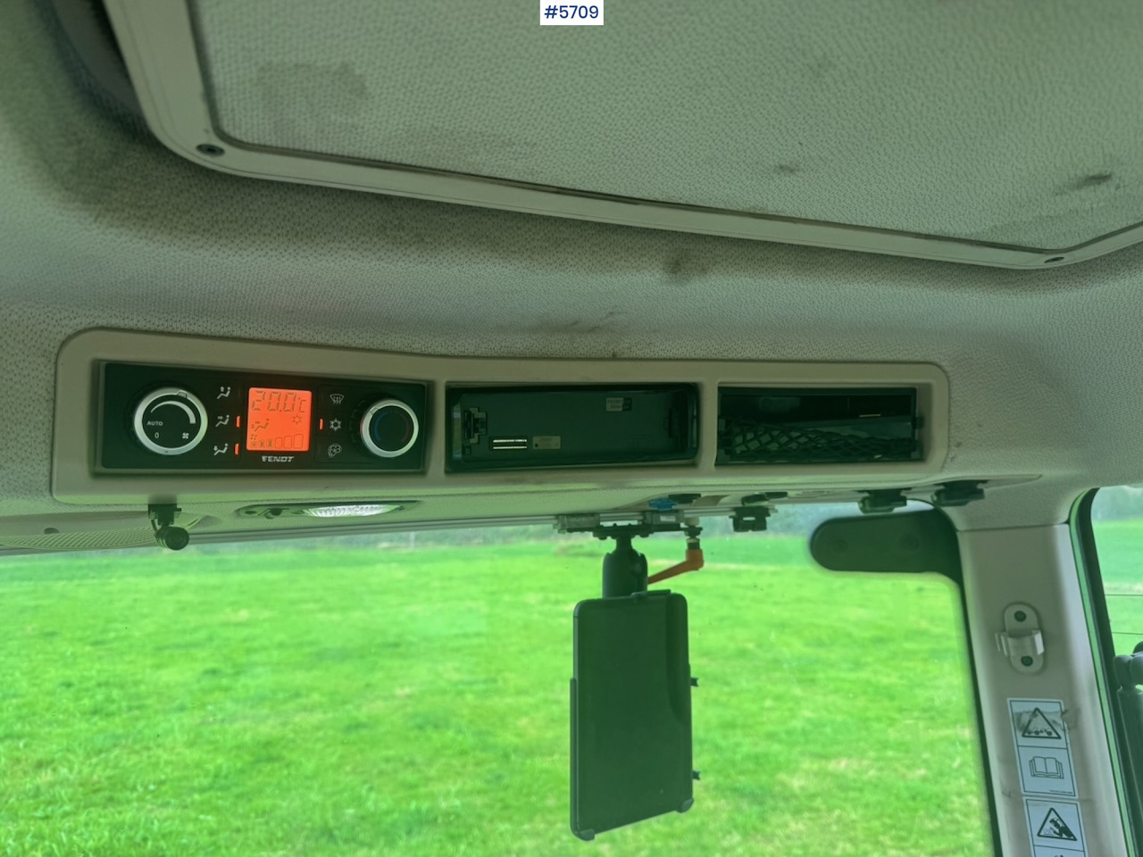 Tractor 2017 Fendt 724 Vario w/ GPS, Front PTO, Loader and hydraulics.: foto 33 Tractor 2017 Fendt 724 Vario w/ GPS, Front PTO, Loader and hydraulics.: foto 33