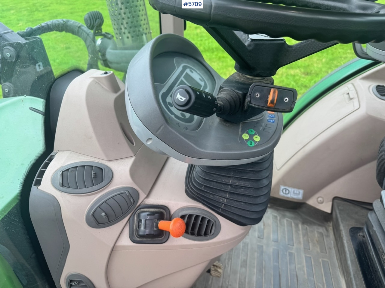 Tractor 2017 Fendt 724 Vario w/ GPS, Front PTO, Loader and hydraulics.: foto 41 Tractor 2017 Fendt 724 Vario w/ GPS, Front PTO, Loader and hydraulics.: foto 41