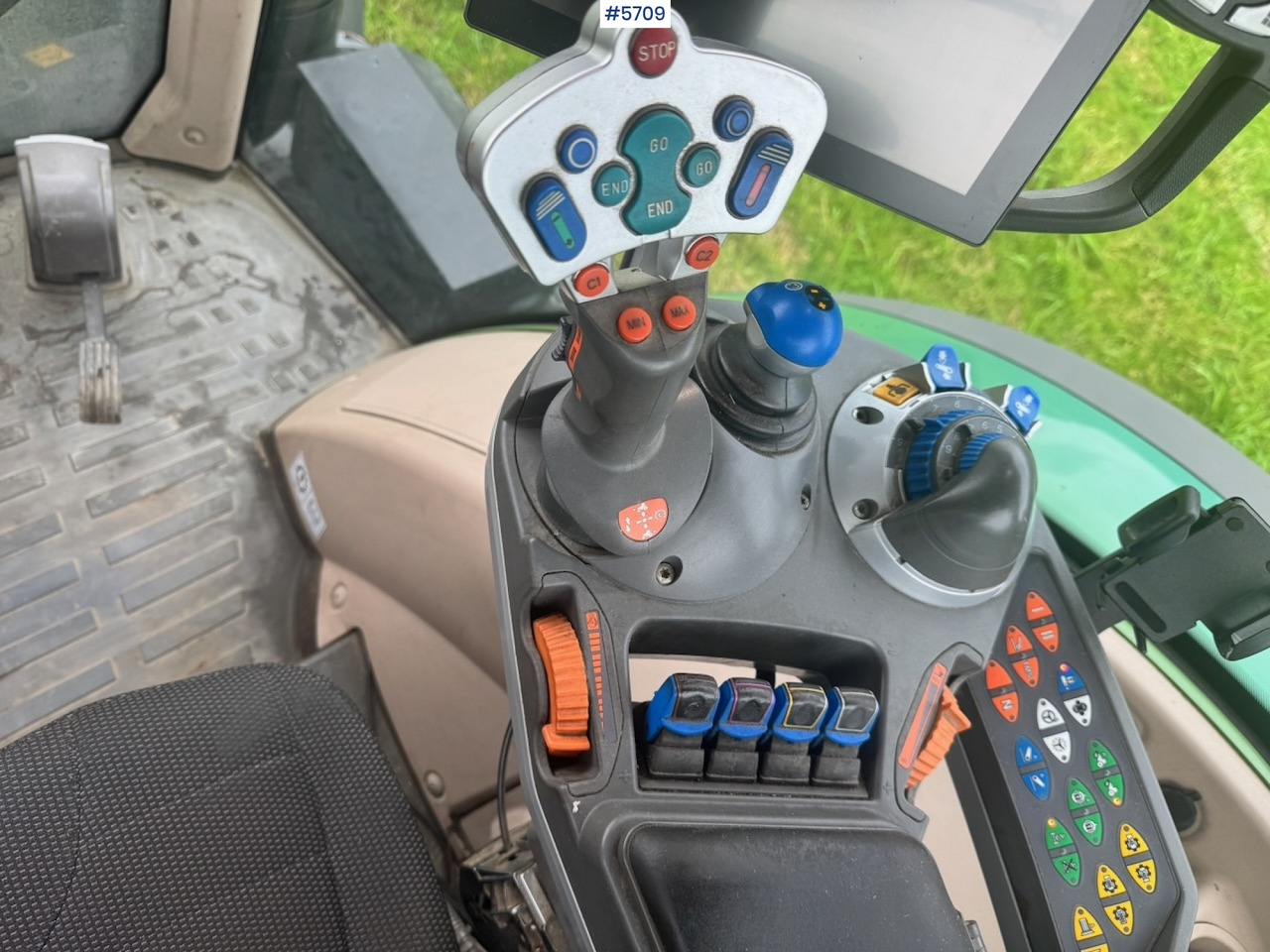 Tractor 2017 Fendt 724 Vario w/ GPS, Front PTO, Loader and hydraulics.: foto 35 Tractor 2017 Fendt 724 Vario w/ GPS, Front PTO, Loader and hydraulics.: foto 35