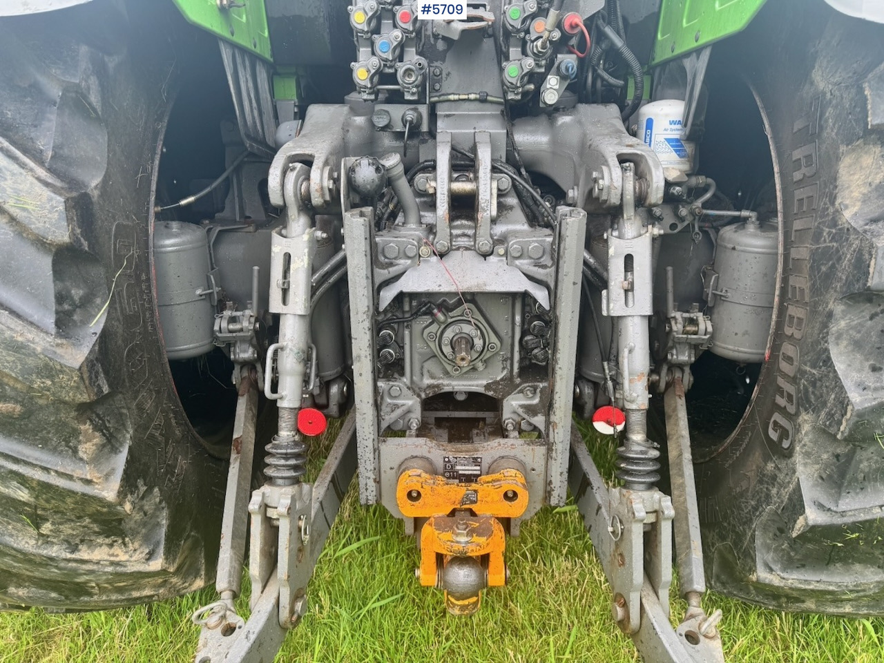 Tractor 2017 Fendt 724 Vario w/ GPS, Front PTO, Loader and hydraulics.: foto 25 Tractor 2017 Fendt 724 Vario w/ GPS, Front PTO, Loader and hydraulics.: foto 25