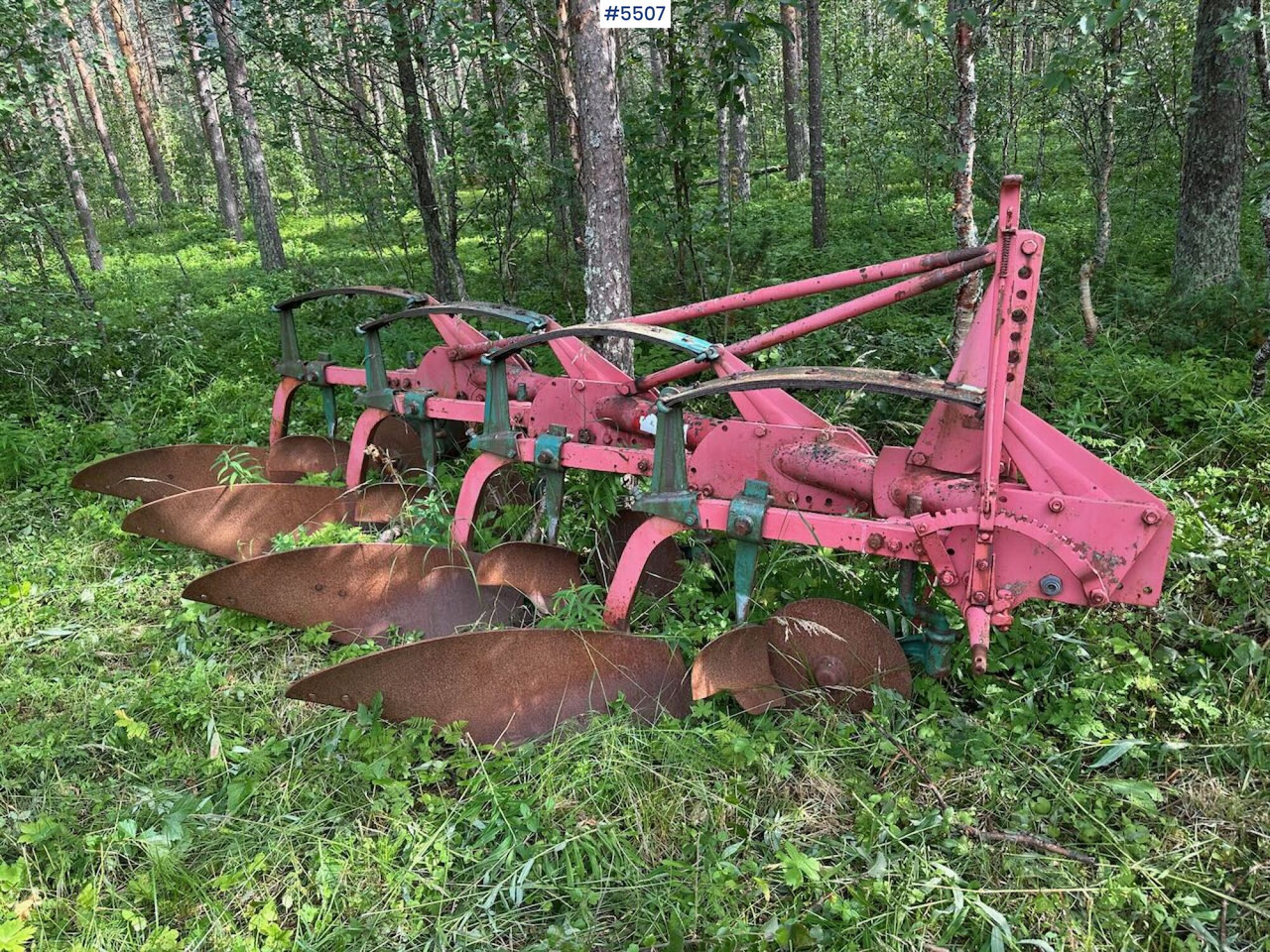4-furrow conventional plow - Equipo para trabajo del suelo: foto 2 4-furrow conventional plow - Equipo para trabajo del suelo: foto 2