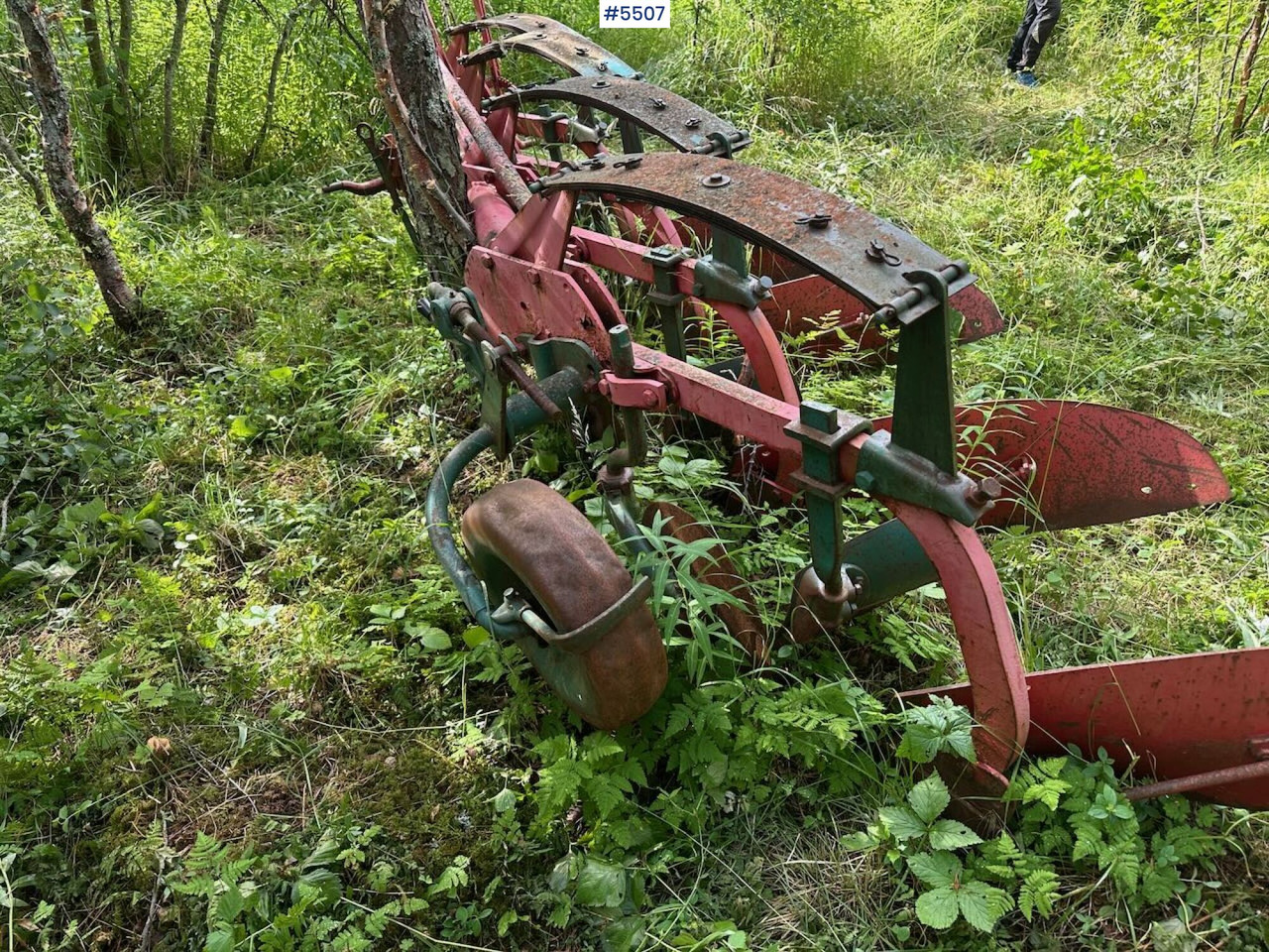 4-furrow conventional plow - Equipo para trabajo del suelo: foto 5 4-furrow conventional plow - Equipo para trabajo del suelo: foto 5