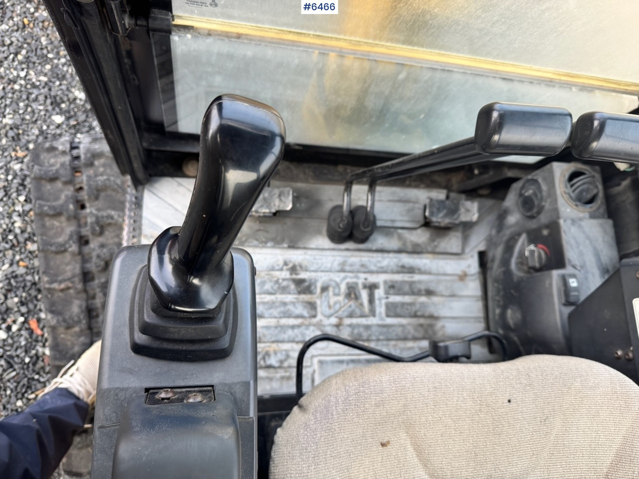Excavadora Approx. 2004 CAT 301.8 Mini excavator w/ 4 buckets and grapple.: foto 19 Excavadora Approx. 2004 CAT 301.8 Mini excavator w/ 4 buckets and grapple.: foto 19