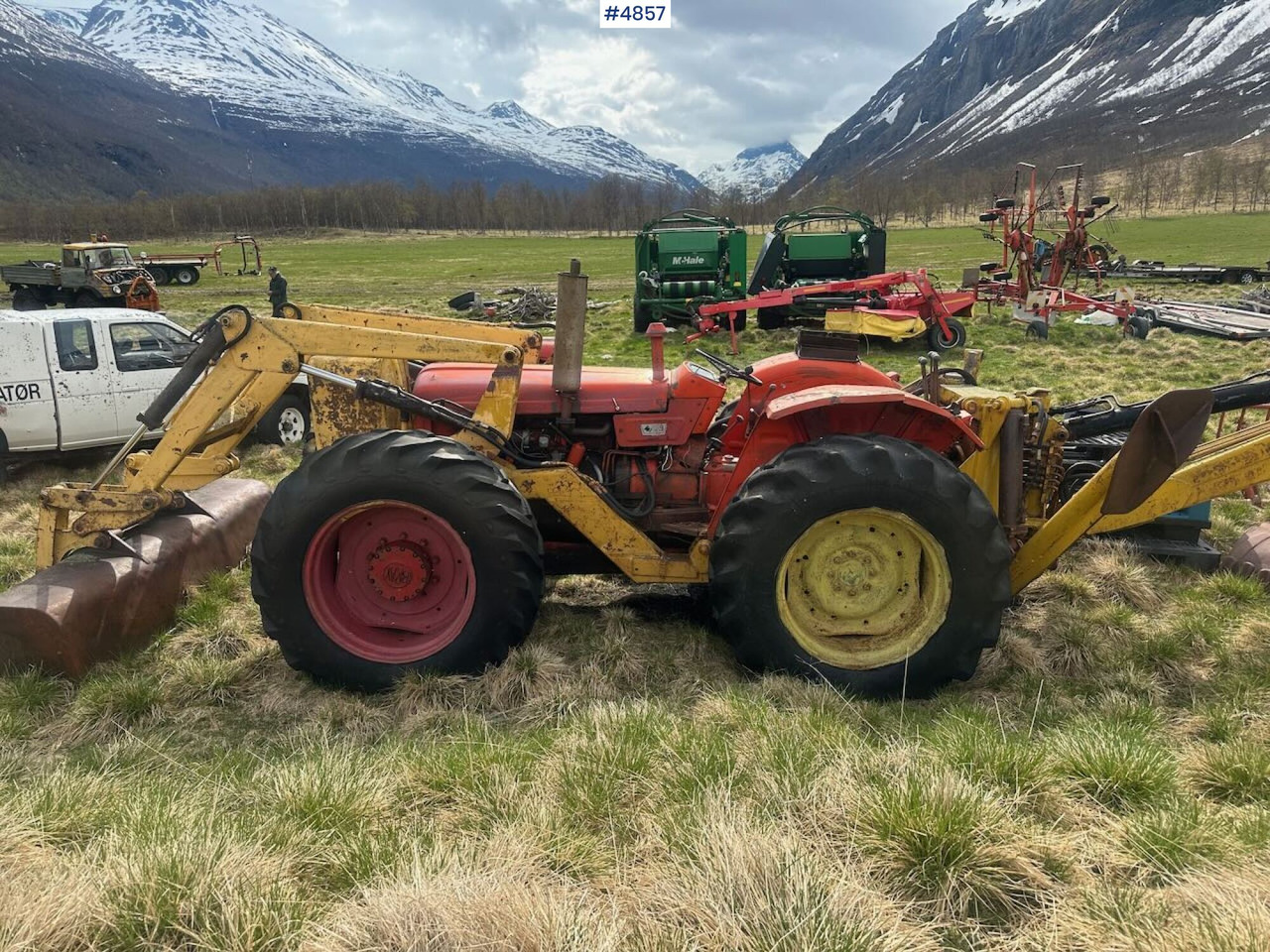 Tractor Bray Nuffield 4x4 w/ excavator and front loader.: foto 6