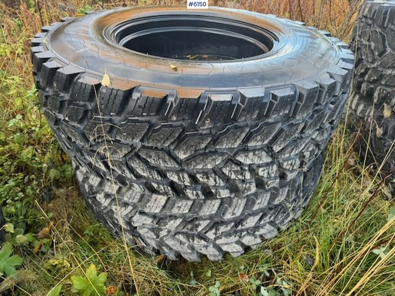 Complete set of Nokian studded tires - Neumático para Maquinaria agrícola: foto 3 Complete set of Nokian studded tires - Neumático para Maquinaria agrícola: foto 3