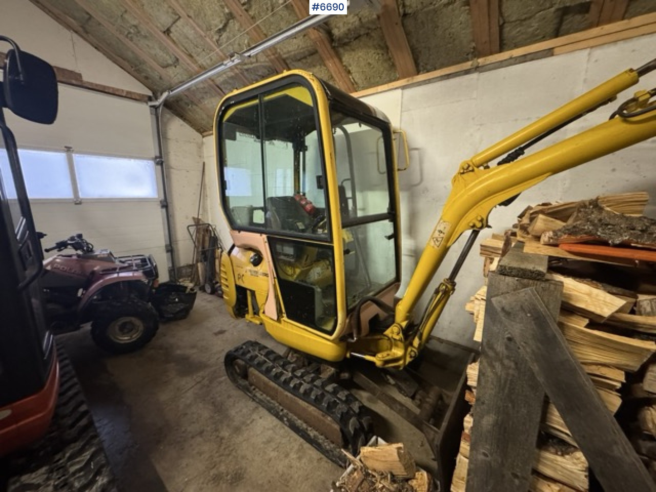 Komatsu PC15R excavator with 2 buckets! - Excavadora: foto 1 Komatsu PC15R excavator with 2 buckets! - Excavadora: foto 1