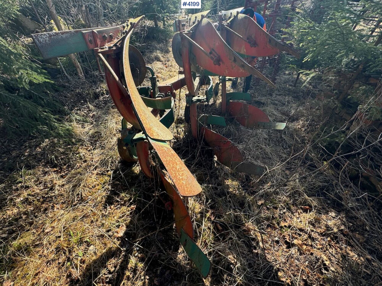 Kverneland 3-furrow reversible plow - Equipo para trabajo del suelo: foto 1 Kverneland 3-furrow reversible plow - Equipo para trabajo del suelo: foto 1